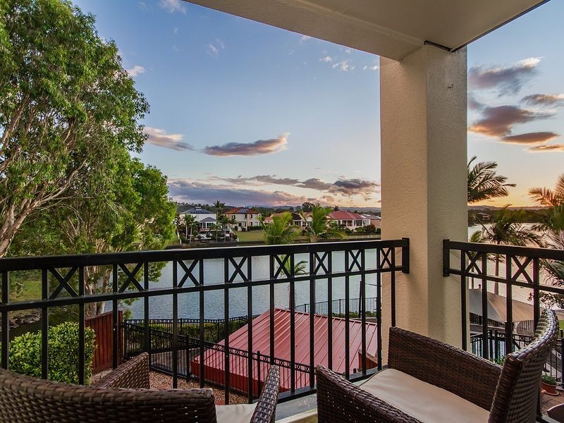 3/2 Beachcomber Court, Burleigh Waters QLD 4220