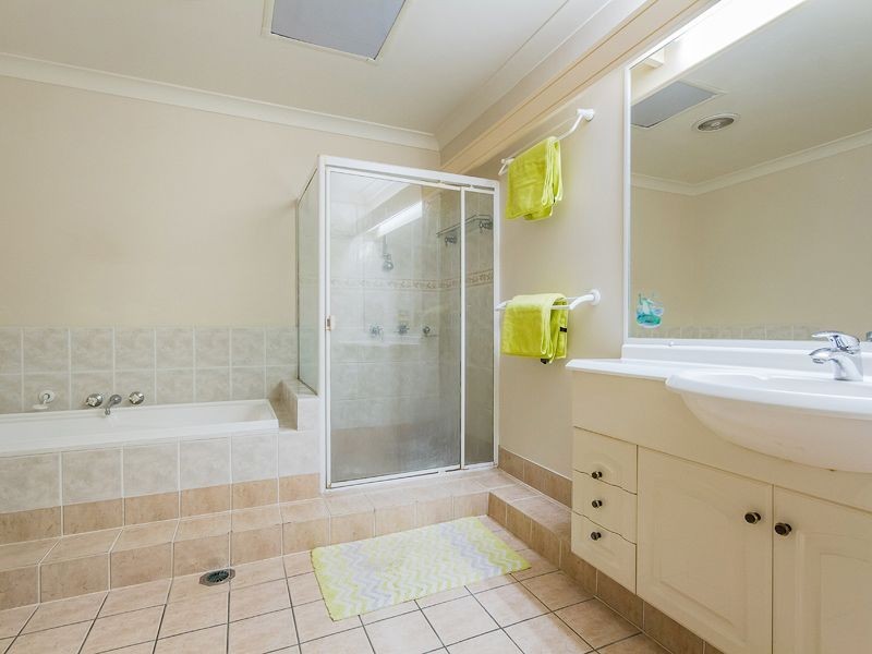 3/2 Beachcomber Court, Burleigh Waters QLD 4220