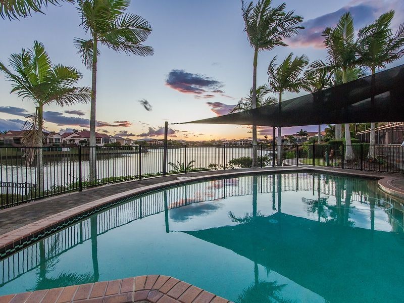 3/2 Beachcomber Court, Burleigh Waters QLD 4220