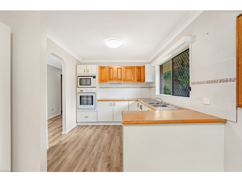 27 Fairsky Avenue, Mermaid Waters QLD 4218