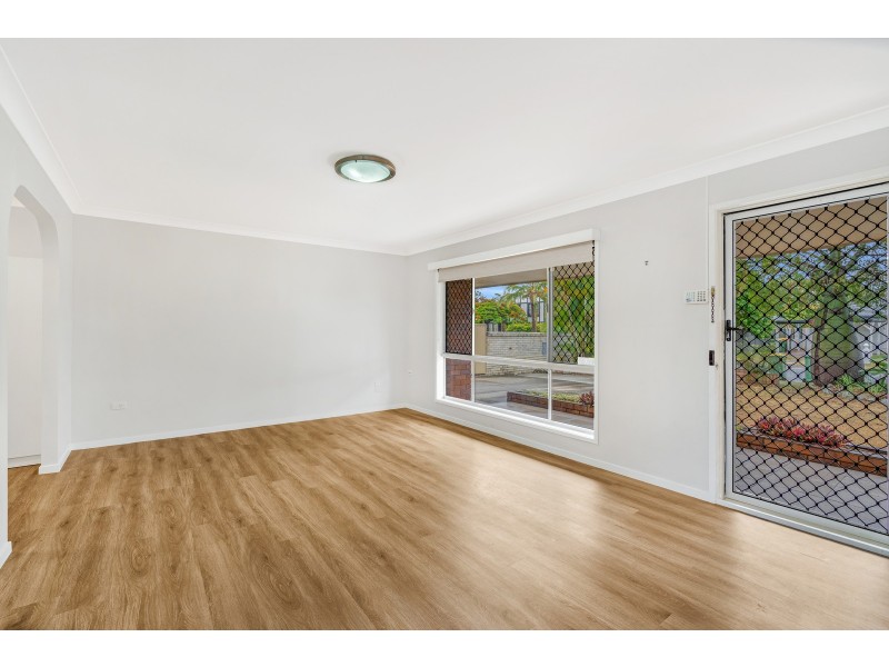 27 Fairsky Avenue, Mermaid Waters QLD 4218