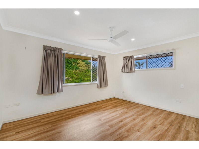 27 Fairsky Avenue, Mermaid Waters QLD 4218