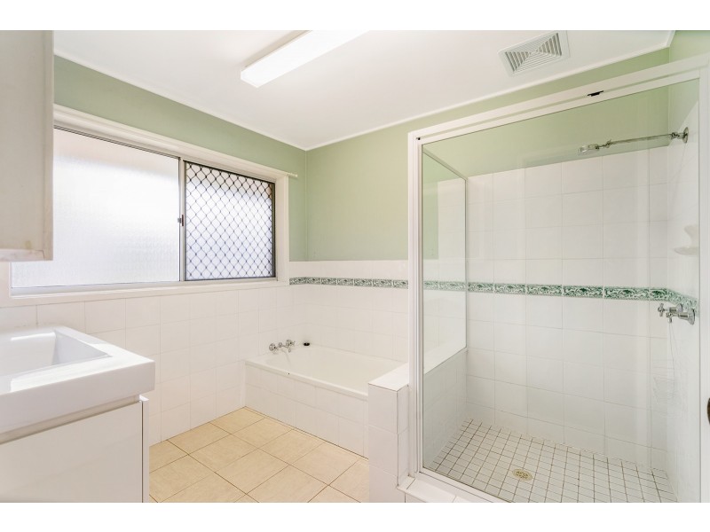 27 Fairsky Avenue, Mermaid Waters QLD 4218