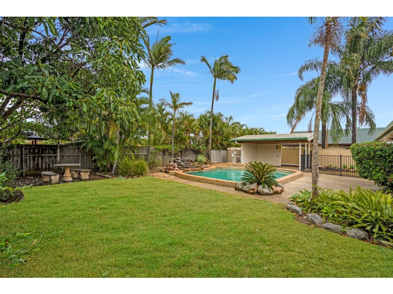 27 Fairsky Avenue, Mermaid Waters QLD 4218