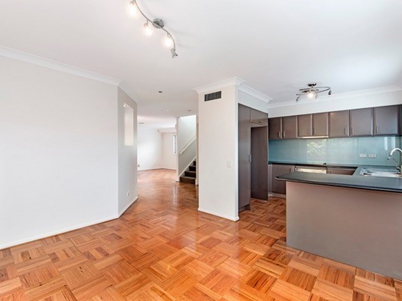 6 Waverley Street, Southport QLD 4215