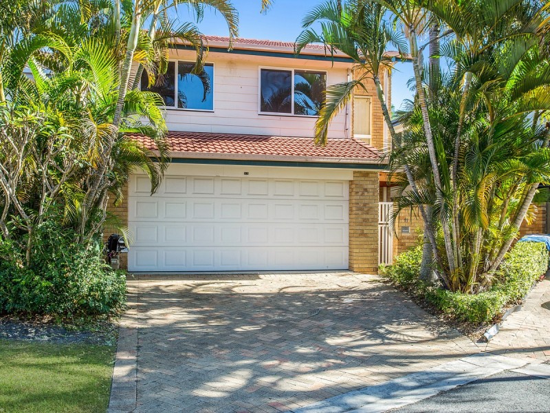 11 Thyme Court, Runaway Bay QLD 4216
