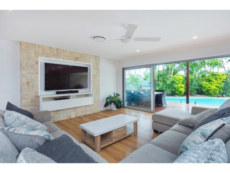 46 Fairsky Avenue, Mermaid Waters QLD 4218