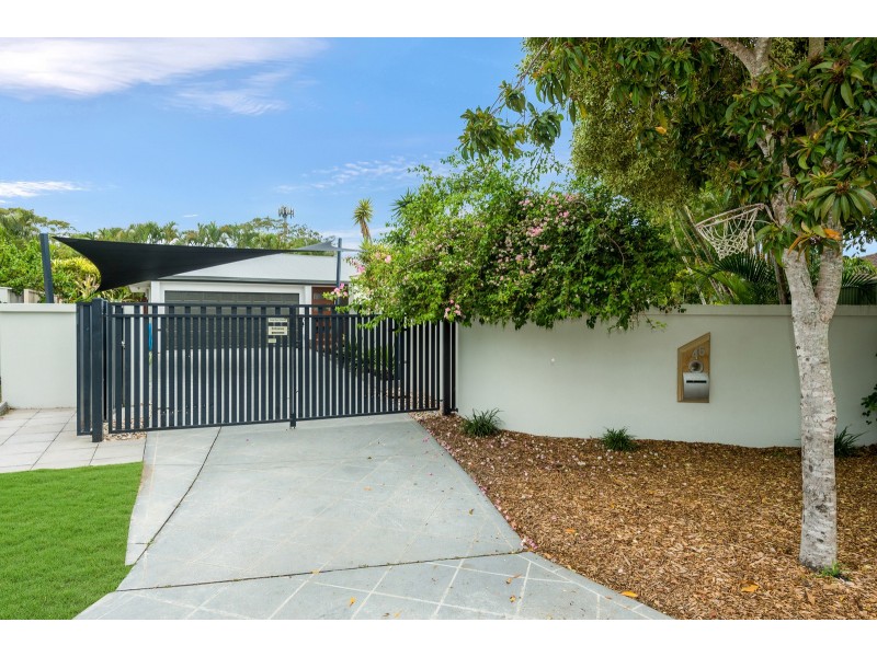 46 Fairsky Avenue, Mermaid Waters QLD 4218