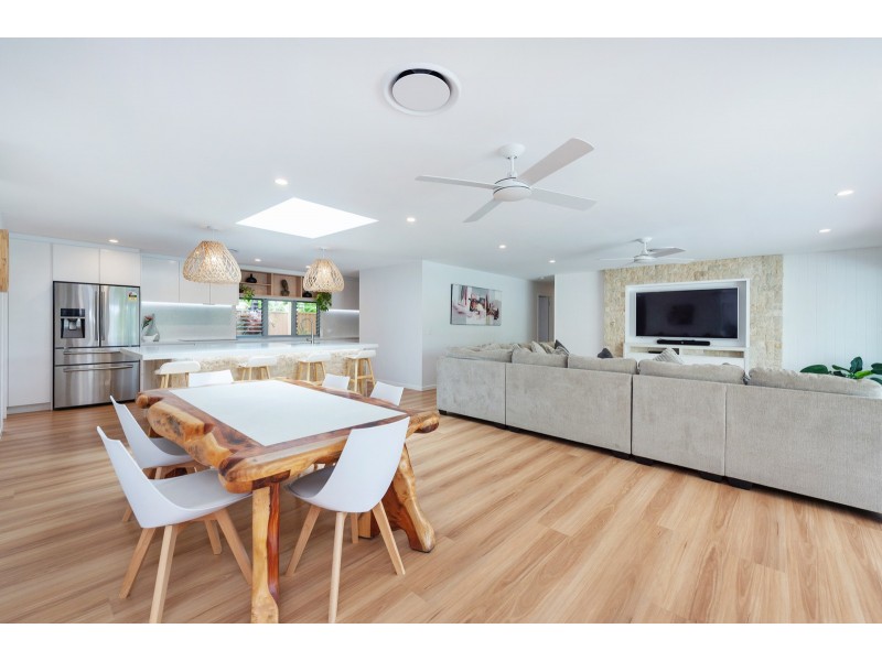 46 Fairsky Avenue, Mermaid Waters QLD 4218