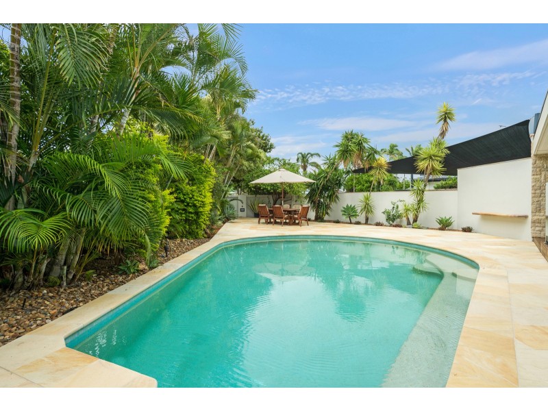 46 Fairsky Avenue, Mermaid Waters QLD 4218