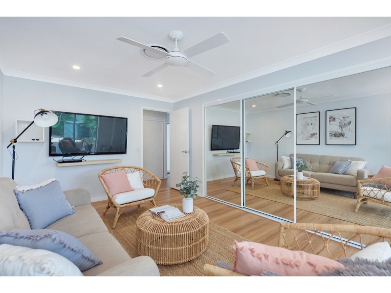 46 Fairsky Avenue, Mermaid Waters QLD 4218