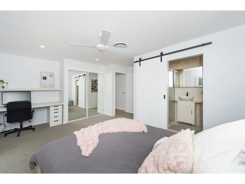 46 Fairsky Avenue, Mermaid Waters QLD 4218