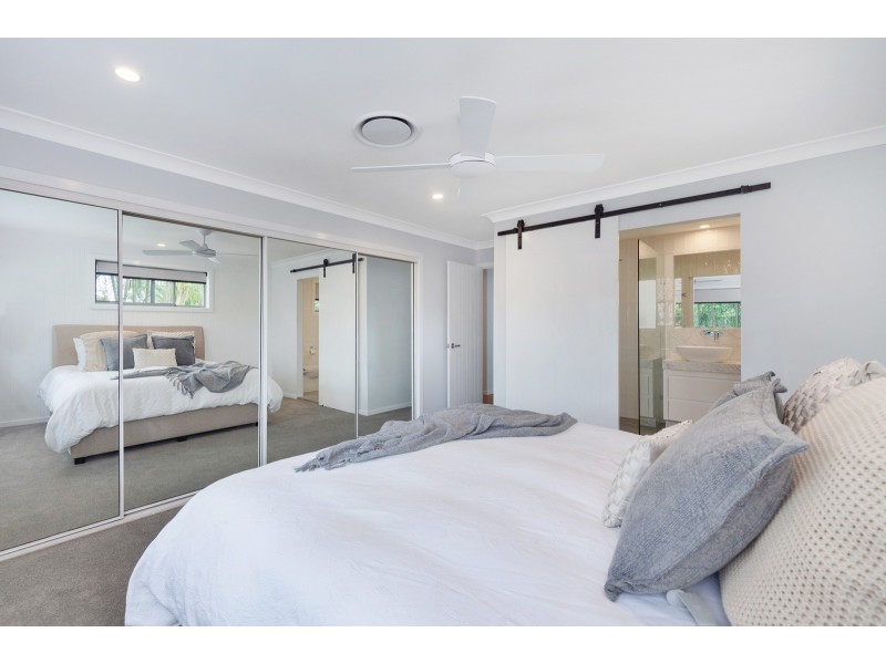 46 Fairsky Avenue, Mermaid Waters QLD 4218