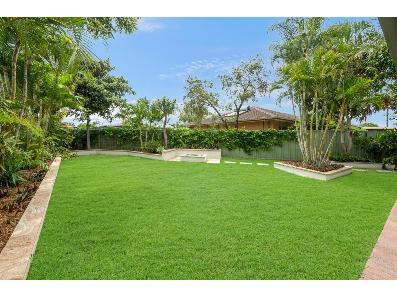 46 Fairsky Avenue, Mermaid Waters QLD 4218