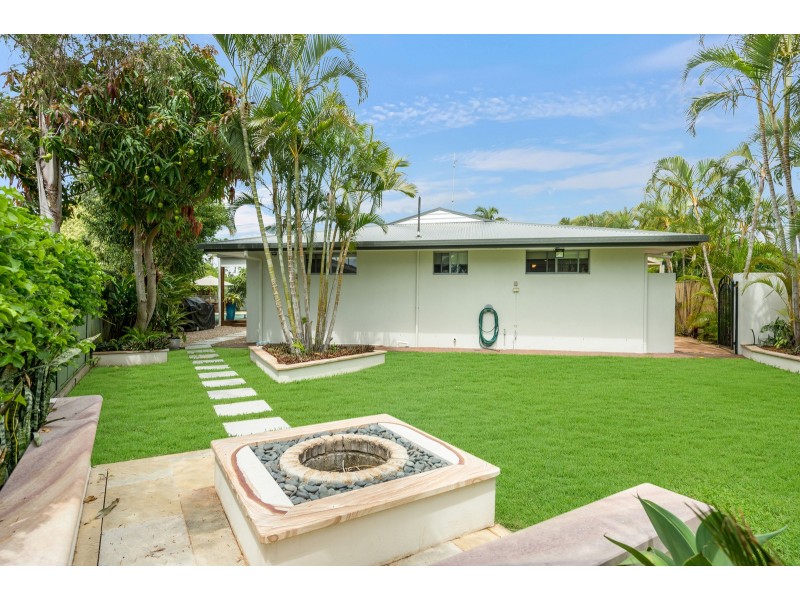 46 Fairsky Avenue, Mermaid Waters QLD 4218