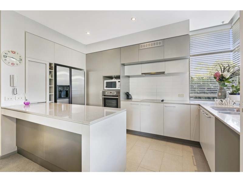 1/38 Riverwalk Avenue, Robina QLD 4226