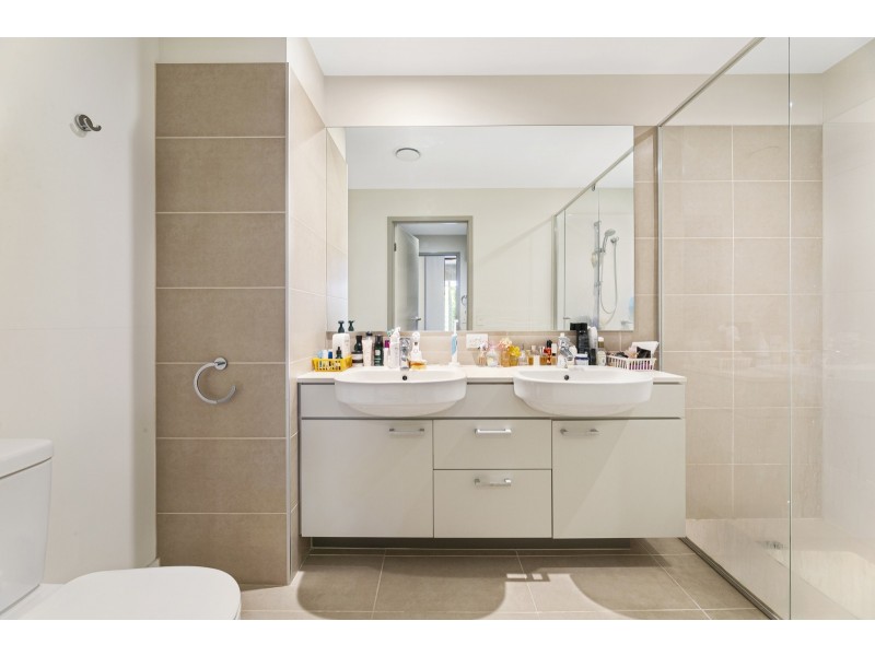 1/38 Riverwalk Avenue, Robina QLD 4226