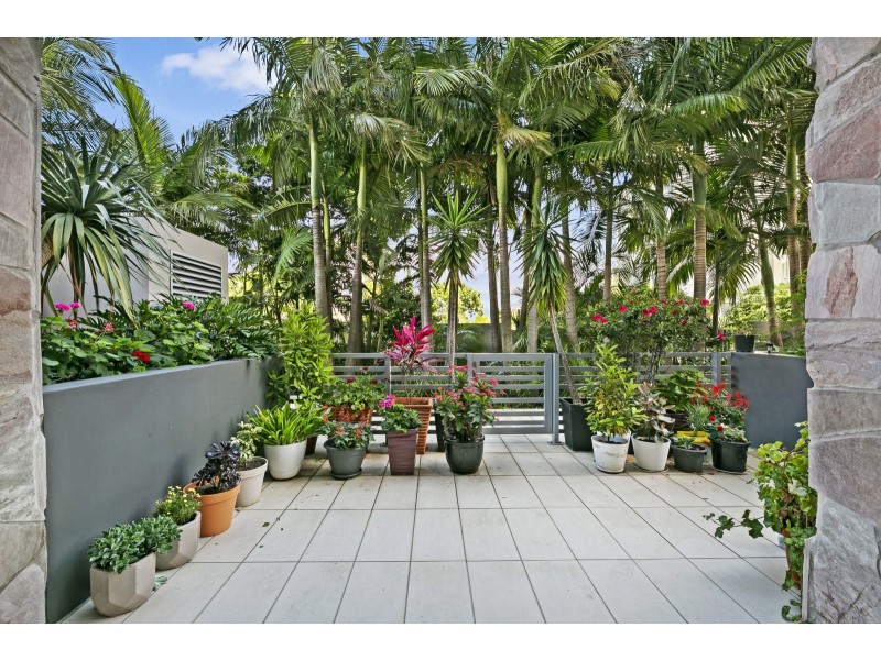 1/38 Riverwalk Avenue, Robina QLD 4226