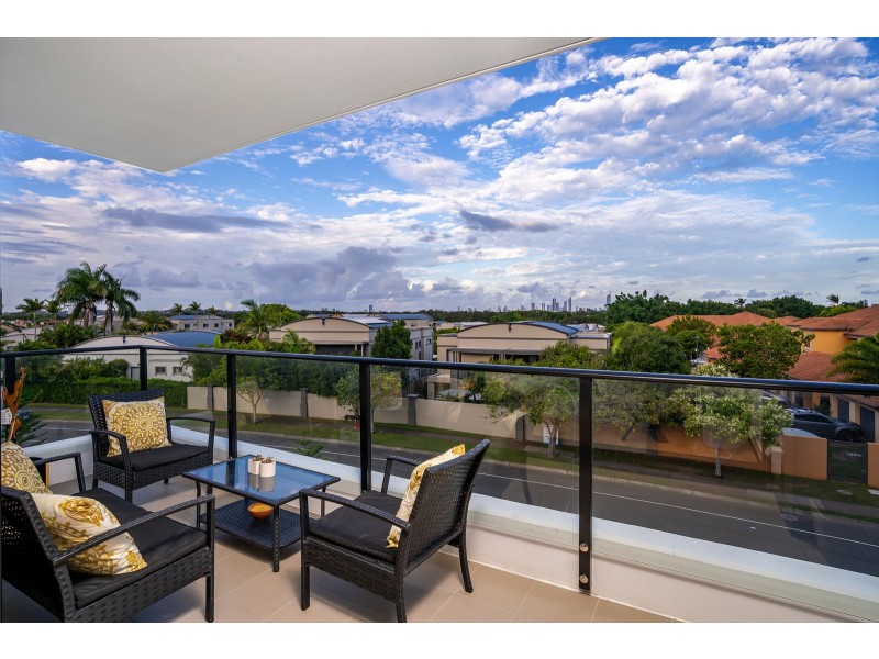 202/112 Palm Meadows Drive, Carrara QLD 4211