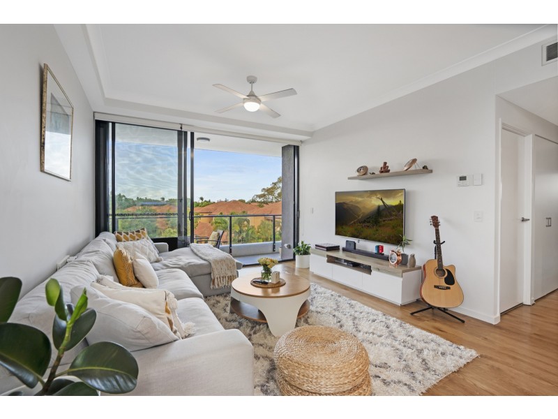 202/112 Palm Meadows Drive, Carrara QLD 4211