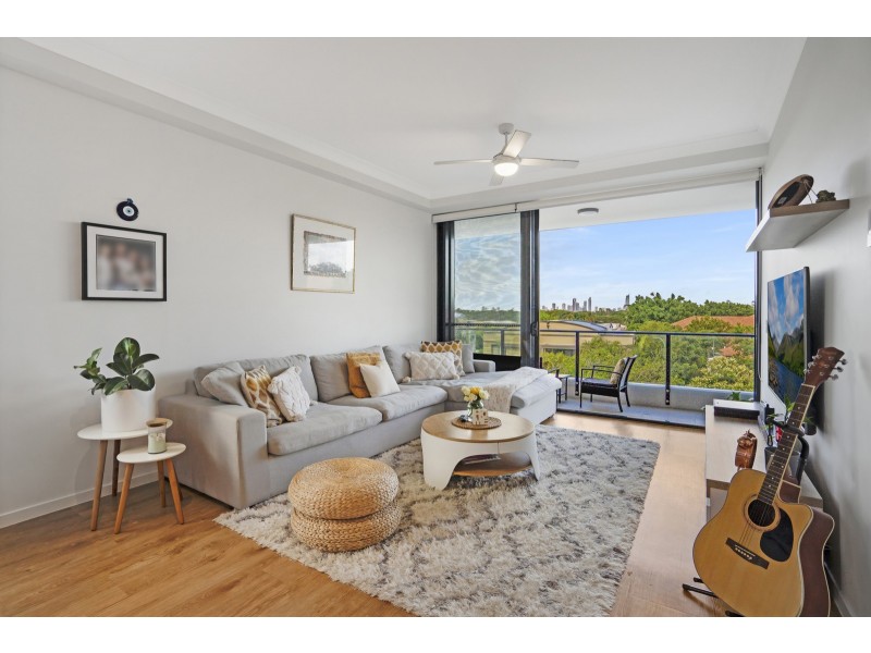 202/112 Palm Meadows Drive, Carrara QLD 4211