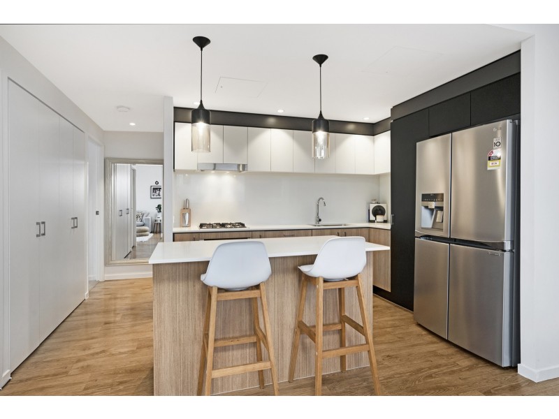 202/112 Palm Meadows Drive, Carrara QLD 4211