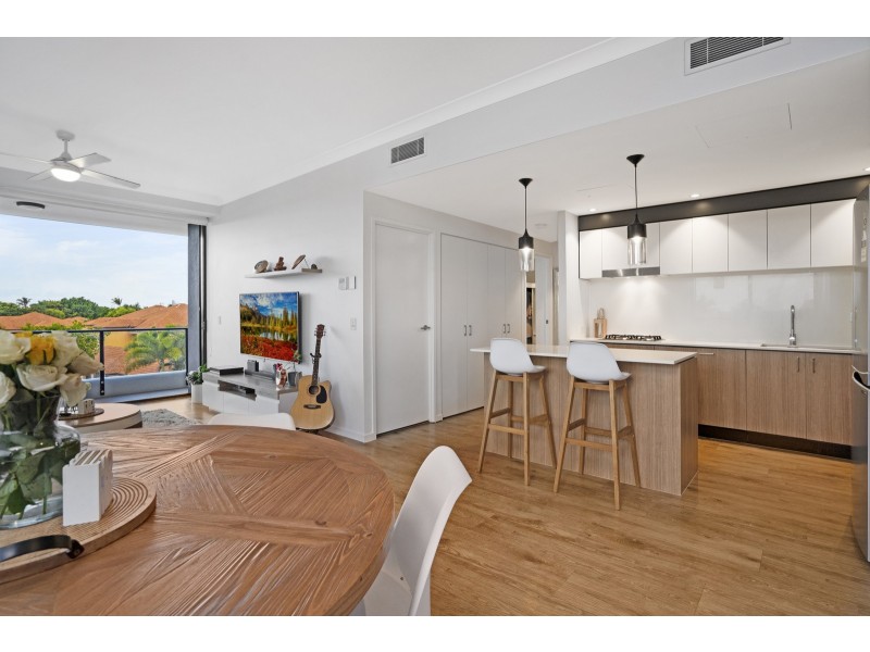 202/112 Palm Meadows Drive, Carrara QLD 4211