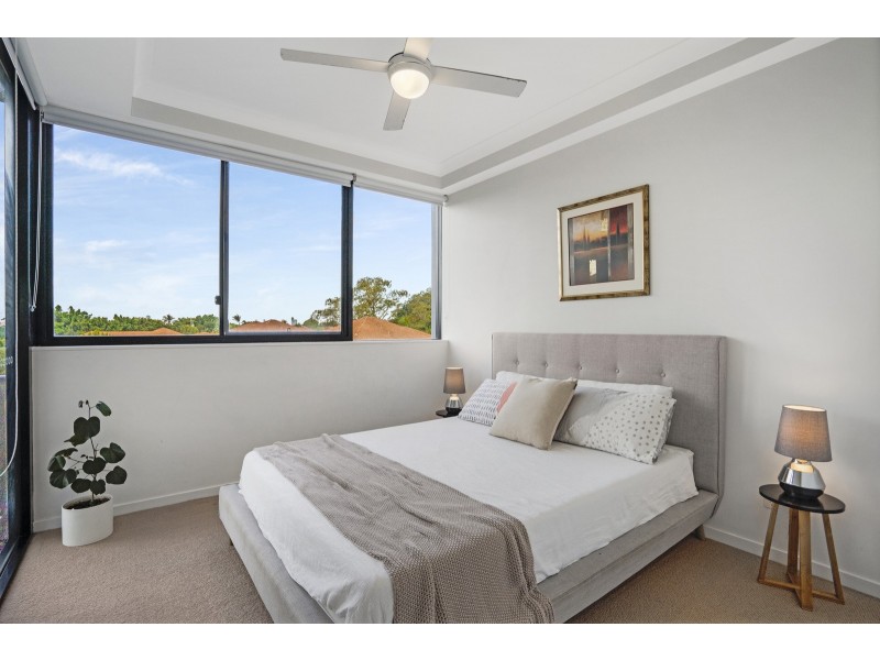 202/112 Palm Meadows Drive, Carrara QLD 4211