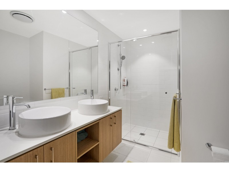 202/112 Palm Meadows Drive, Carrara QLD 4211