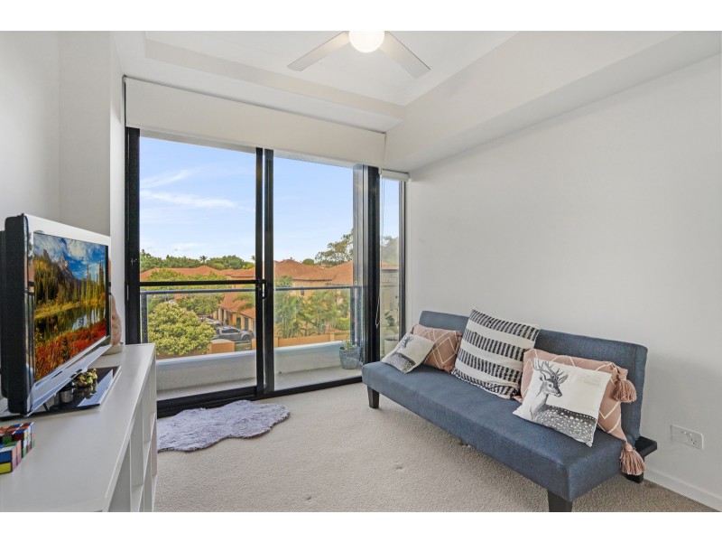 202/112 Palm Meadows Drive, Carrara QLD 4211