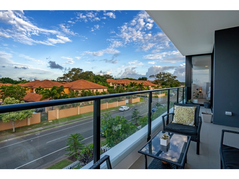 202/112 Palm Meadows Drive, Carrara QLD 4211