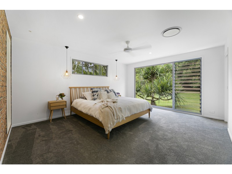 4 Evergreen Drive, Elanora QLD 4221