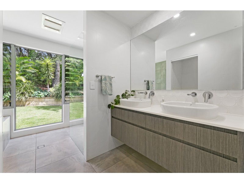 4 Evergreen Drive, Elanora QLD 4221