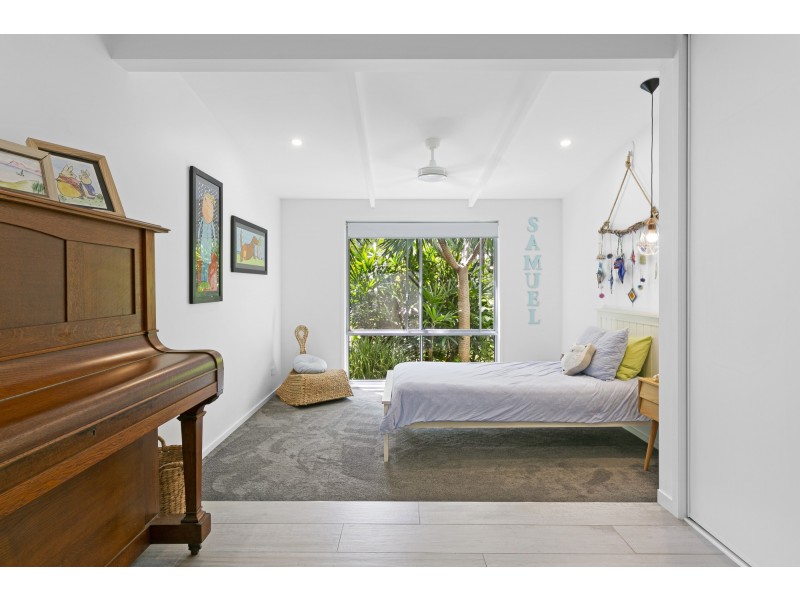 4 Evergreen Drive, Elanora QLD 4221