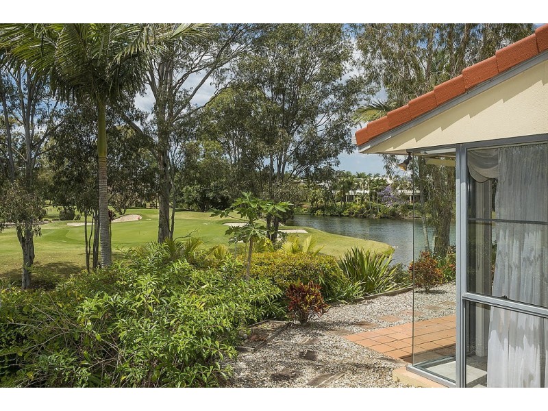 6/125 Santa Cruz Boulevard, Clear Island Waters QLD 4226