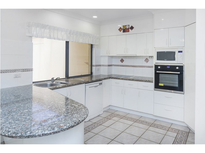 6/125 Santa Cruz Boulevard, Clear Island Waters QLD 4226