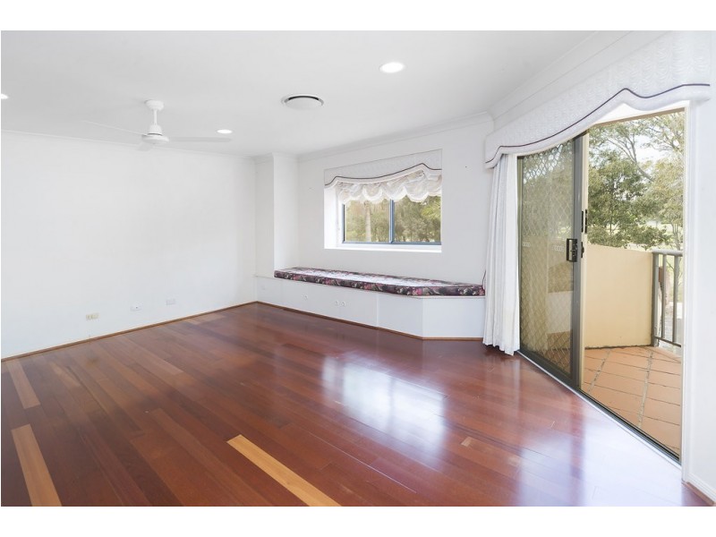 6/125 Santa Cruz Boulevard, Clear Island Waters QLD 4226