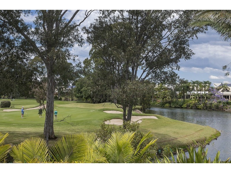 6/125 Santa Cruz Boulevard, Clear Island Waters QLD 4226