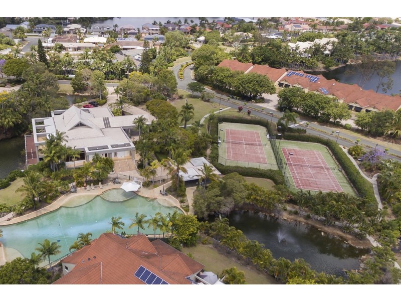 6/125 Santa Cruz Boulevard, Clear Island Waters QLD 4226