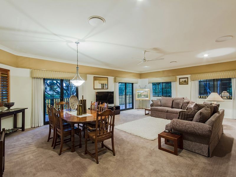 243 West Burleigh Road, Burleigh Heads QLD 4220