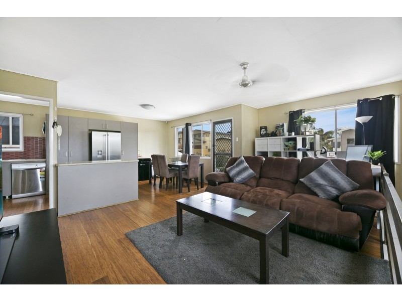25 Reynolds Avenue, Labrador QLD 4215