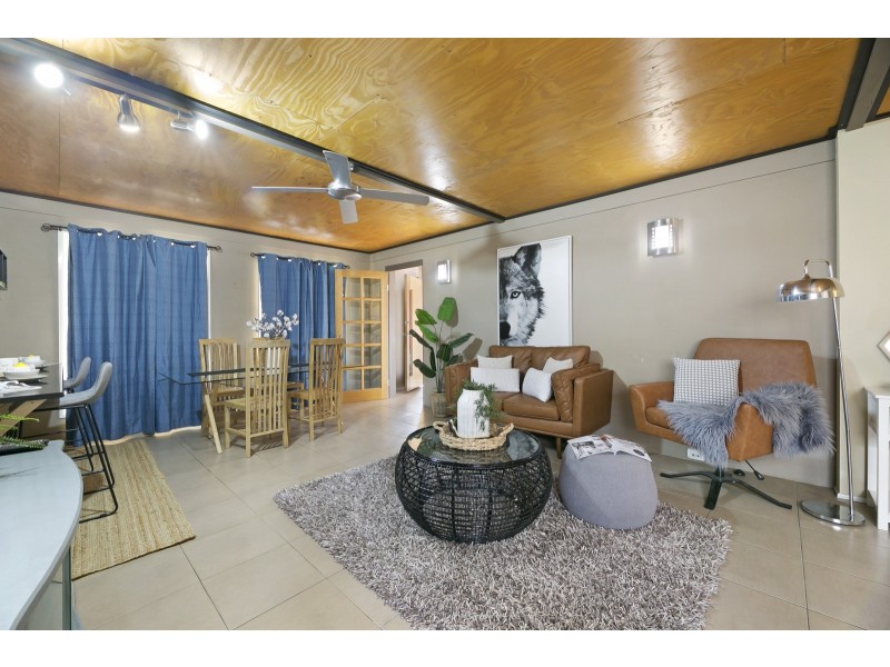 25 Reynolds Avenue, Labrador QLD 4215