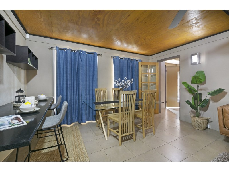 25 Reynolds Avenue, Labrador QLD 4215