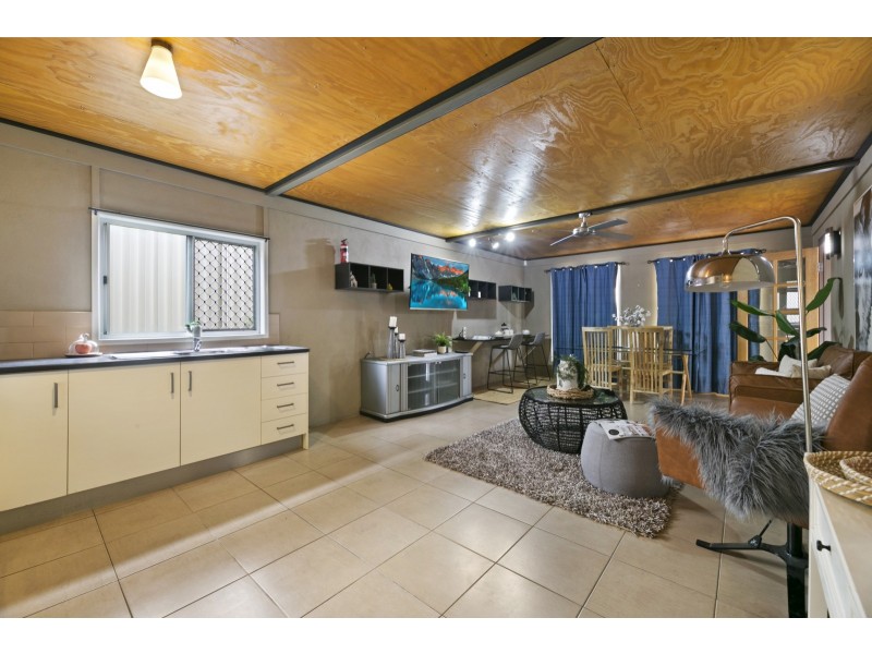 25 Reynolds Avenue, Labrador QLD 4215