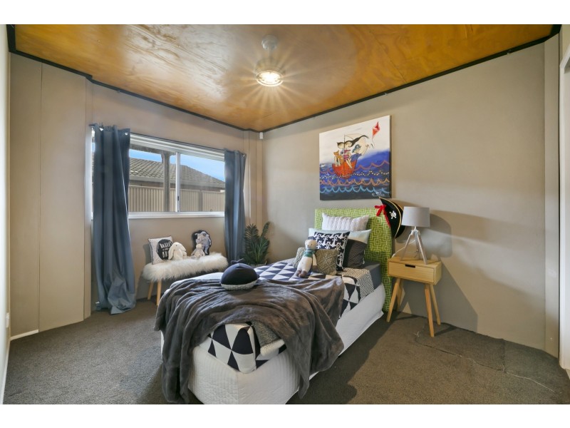 25 Reynolds Avenue, Labrador QLD 4215
