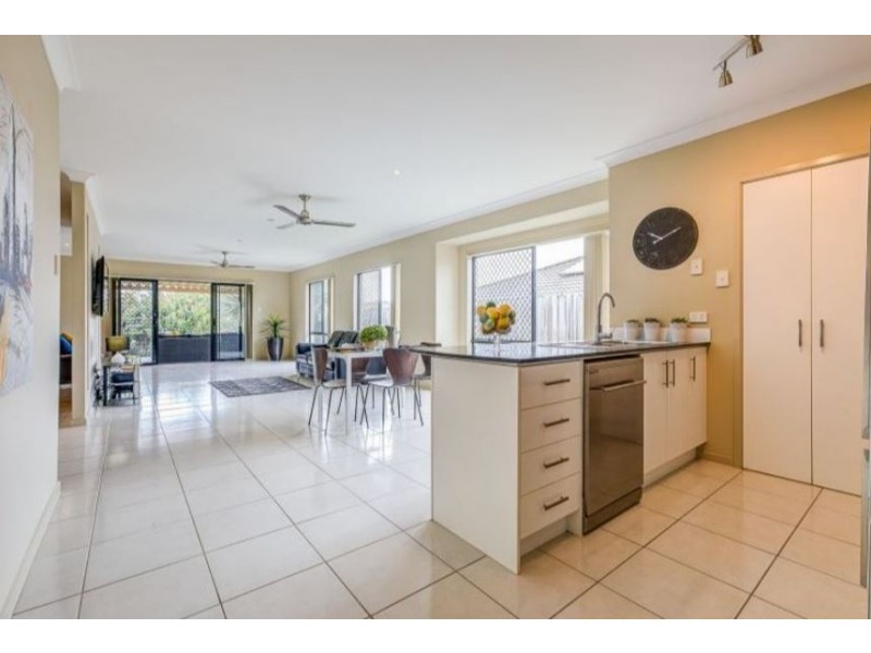 71 McAuley Parade, Pacific Pines QLD 4211