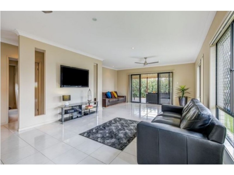 71 McAuley Parade, Pacific Pines QLD 4211
