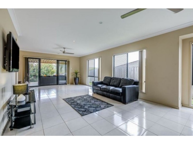 71 McAuley Parade, Pacific Pines QLD 4211