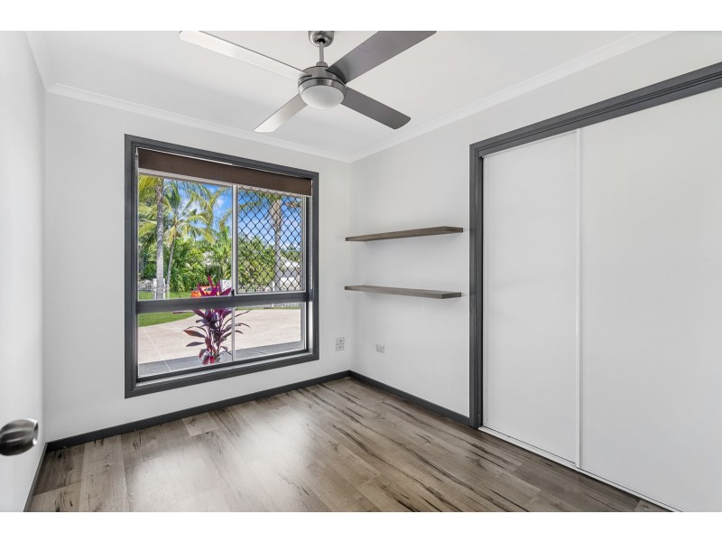 8 Woodstock Court, Parkwood QLD 4214