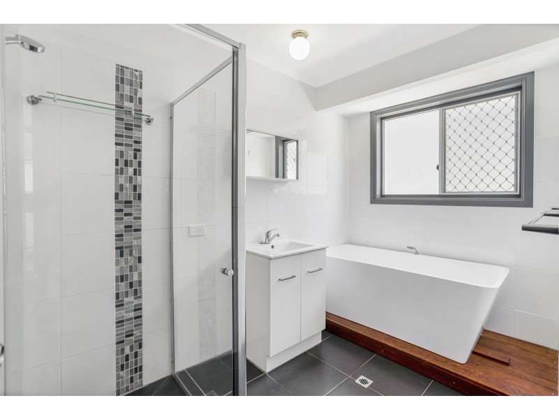 8 Woodstock Court, Parkwood QLD 4214